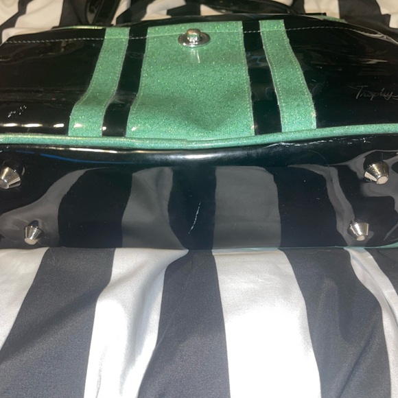 Trophy Queen GTO Black and Mint Green Shoulder Bag - Picture 3 of 6